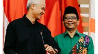 BAKAL Capres Ganjar Pranowo saat bersama Mahfud MD usai diumumkan sebagai Capres dan Cawapres Koalisi PDIP, PPP, Hanura dan Perindo, Rabu (18/10/2023). Foto: ist BAKAL Capres Ganjar Pranowo saat bersama Mahfud MD usai diumumkan sebagai Capres dan Cawapres Koalisi PDIP, PPP, Hanura dan Perindo, Rabu (18/10/2023). Foto: ist