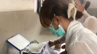 UPTD Laboratorium Dinkes Kabupaten Tabanan melaksanakan kegiatan pengambilan sampel makanan dapur lapas di Lapas Kelas IIB Tabanan, Kamis (5/10/2023). Foto: ist UPTD Laboratorium Dinkes Kabupaten Tabanan melaksanakan kegiatan pengambilan sampel makanan dapur lapas di Lapas Kelas IIB Tabanan, Kamis (5/10/2023). Foto: ist