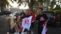 SOSIALISASI dan pembagian kaos Ganjar-Mahfud di kawasan Pantai Penimbangan Buleleng. Foto: edy SOSIALISASI dan pembagian kaos Ganjar-Mahfud di kawasan Pantai Penimbangan Buleleng. Foto: edy