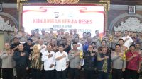 KAPOLDA Bali, Irjen Ida Bagus Kd Putra Narendra, foto bersama saat menerima kunjungan kerja reses Komisi III DPR RI Masa Persidangan I Tahun Sidang 2023-2024 di Gedung PRG Polda Bali, Selasa (24/10/2023). Foto: ist KAPOLDA Bali, Irjen Ida Bagus Kd Putra Narendra, foto bersama saat menerima kunjungan kerja reses Komisi III DPR RI Masa Persidangan I Tahun Sidang 2023-2024 di Gedung PRG Polda Bali, Selasa (24/10/2023). Foto: ist