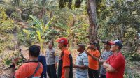 PETUGAS memantau kebakaran hutan di kawasan Desa Tejakula agar tidak meluas, Jumat (27/10/2023). Foto: ist PETUGAS memantau kebakaran hutan di kawasan Desa Tejakula agar tidak meluas, Jumat (27/10/2023). Foto: ist