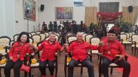 KETUA DPD PDIP NTB, Rachmat Hidayat (dua kanan), saat bersama jajaran DPP PDIP sebelum deklarasi Ganjar-Mahfud sebagai bacapres dan bacawapres untuk Pilpres 2024, Rabu (18/10/2023). Foto: ist KETUA DPD PDIP NTB, Rachmat Hidayat (dua kanan), saat bersama jajaran DPP PDIP sebelum deklarasi Ganjar-Mahfud sebagai bacapres dan bacawapres untuk Pilpres 2024, Rabu (18/10/2023). Foto: ist