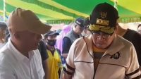PENJABAT Gubernur NTB, HL.Gita Ariadi (kanan) saat meninjau kegiatan pasar murah di Taman Amahami Kelurahan Paruga Kota Bima. Foto: ist PENJABAT Gubernur NTB, HL.Gita Ariadi (kanan) saat meninjau kegiatan pasar murah di Taman Amahami Kelurahan Paruga Kota Bima. Foto: ist