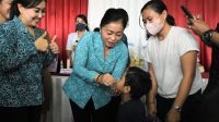 KETUA Tim Penggerak PKK Kota Denpasar, Sagung Antari Jaya Negara; bersama Ketua GOW Kota Denpasar, Ayu Kristi Arya Wibawa, membuka dan menyapa pelaksanaan Posyandu Paripurna Tahap II tahun 2023 di Banjar Tengah, Kelurahan Ubung, Senin (23/10/2023). Foto: ist KETUA Tim Penggerak PKK Kota Denpasar, Sagung Antari Jaya Negara; bersama Ketua GOW Kota Denpasar, Ayu Kristi Arya Wibawa, membuka dan menyapa pelaksanaan Posyandu Paripurna Tahap II tahun 2023 di Banjar Tengah, Kelurahan Ubung, Senin (23/10/2023). Foto: ist