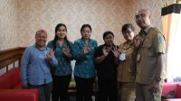 KETUA TP PKK Kota Denpasar, Sagung Antari Jaya Negara; didampingi Ketua GOW Kota Denpasar, Ayu Kristi Arya Wibawa, saat menerima Direktur Pendidikan Lingkungan Hidup (PPLH) Bali, Catur Yudha Hariyani, di Gedung Wanita Shanti Graha Denpasar, Senin (16/10/2023). Foto: ist KETUA TP PKK Kota Denpasar, Sagung Antari Jaya Negara; didampingi Ketua GOW Kota Denpasar, Ayu Kristi Arya Wibawa, saat menerima Direktur Pendidikan Lingkungan Hidup (PPLH) Bali, Catur Yudha Hariyani, di Gedung Wanita Shanti Graha Denpasar, Senin (16/10/2023). Foto: ist