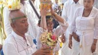 PENGUKUHAN Penyarikan Desa Adat Geretek, Kecamatan Tejakula, Buleleng di Pura Bale Agung Desa Adat Geretek, Minggu (1/10/2023). Foto: ist PENGUKUHAN Penyarikan Desa Adat Geretek, Kecamatan Tejakula, Buleleng di Pura Bale Agung Desa Adat Geretek, Minggu (1/10/2023). Foto: ist