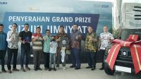 PENYERAHAN Suzuki Jimny AT kepada pemenang undian Triple Surprise GIIAS 2023 di dealer Sejahtera Buana Trada (SBT) yang berlokasi di Pulo Gadung, Jakarta Timur pada Selasa (10/10/2023). Foto: ist PENYERAHAN Suzuki Jimny AT kepada pemenang undian Triple Surprise GIIAS 2023 di dealer Sejahtera Buana Trada (SBT) yang berlokasi di Pulo Gadung, Jakarta Timur pada Selasa (10/10/2023). Foto: ist