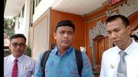 TIM Kuasa Hukum Kadek Dwi Arnata alias Jero Dasaran Alit, sesaat setelah mendaftarkan gugatan praperadilan ke PN Tabanan, Selasa (17/10/2023). Foto: ist TIM Kuasa Hukum Kadek Dwi Arnata alias Jero Dasaran Alit, sesaat setelah mendaftarkan gugatan praperadilan ke PN Tabanan, Selasa (17/10/2023). Foto: ist