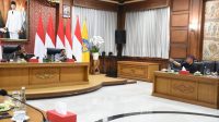 WALI Kota Denpasar, I Gusti Ngurah Jaya Negara, saat menghadiri rapat koordinasi percepatan penanganan musibah kebakaran TPA Suwung di Gedung Gajah Jaya Sabha Rumah Jabatan Gubernur Bali, Minggu (15/10/2023). Foto: ist WALI Kota Denpasar, I Gusti Ngurah Jaya Negara, saat menghadiri rapat koordinasi percepatan penanganan musibah kebakaran TPA Suwung di Gedung Gajah Jaya Sabha Rumah Jabatan Gubernur Bali, Minggu (15/10/2023). Foto: ist