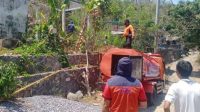 BPBD Karangasem menyalurkan air bersih ke Desa Seraya Timur. Foto: ist BPBD Karangasem menyalurkan air bersih ke Desa Seraya Timur. Foto: ist