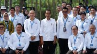 DIREKTUR Utama PLN, Darmawan Prasodjo, dan 99 Chief Executive Officer (CEO) yang memiliki bisnis di Indonesia saat mendampingi Kunjungan Presiden di IKN. Foto: ist DIREKTUR Utama PLN, Darmawan Prasodjo, dan 99 Chief Executive Officer (CEO) yang memiliki bisnis di Indonesia saat mendampingi Kunjungan Presiden di IKN. Foto: ist