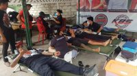 DONOR darah di Posko Pemenangan Ganjar-Mahfud Gianyar, Minggu (19/11/2023). Foto: adi DONOR darah di Posko Pemenangan Ganjar-Mahfud Gianyar, Minggu (19/11/2023). Foto: adi