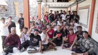 GUS Bota saat sosialisasi paslon Ganjar-Mahfud kepada warga di Kuta Selatan. Foto: ist GUS Bota saat sosialisasi paslon Ganjar-Mahfud kepada warga di Kuta Selatan. Foto: ist