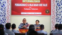 KALAPAS Tabanan, Muhamad Kameily, menyampaikan internalisasi terkait pembangunan ZI menuju WBK kepada seluruh anggota Tim Pokja Lapas Tabanan, di Aula Candra Prabhawa Lapas Kelas IIB Tabanan, Selasa (7/11/2023). Foto: ist KALAPAS Tabanan, Muhamad Kameily, menyampaikan internalisasi terkait pembangunan ZI menuju WBK kepada seluruh anggota Tim Pokja Lapas Tabanan, di Aula Candra Prabhawa Lapas Kelas IIB Tabanan, Selasa (7/11/2023). Foto: ist