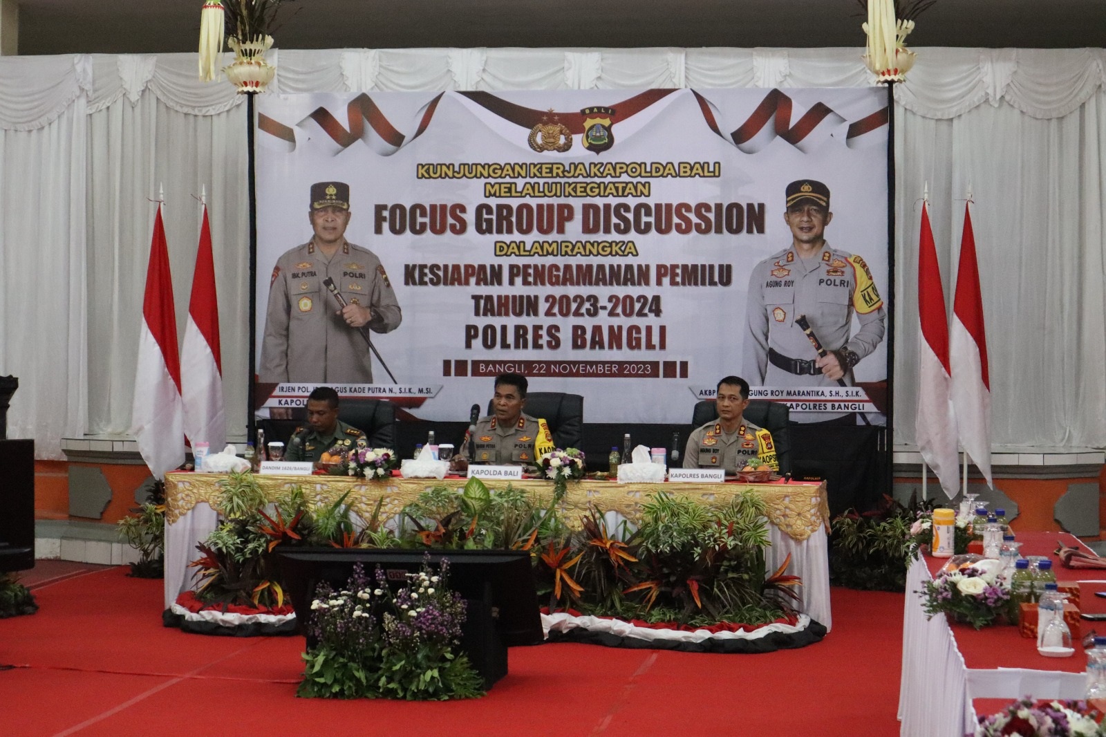 KAPOLDA Bali, Irjen IB Kade Putra Narendra, mengecek kesiapan Polres Bangli dalam pengamanan Pemilu 2024, Rabu (22/11/2023). Kapolda juga mengikuti diskusi kelompok terarah bersama Forkopimda Bangli, KPU dan Bawaslu Bangli, serta stakeholder lain dalam rangka pengamanan pemilu 2024 di Polres Bangli. Foto: ist
