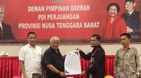 KETUA Bawaslu NTB, Itratip; didampingi dua komisioner Bawaslu NTB saat mendatangi DPD PDIP NTB untuk sosialisasi sekaligus penandatanganan pakta integritas menegakkan Pemilu bersih oleh peserta Pemilu 2024 di NTB, akhir pekan lalu. Foto: ist KETUA Bawaslu NTB, Itratip; didampingi dua komisioner Bawaslu NTB saat mendatangi DPD PDIP NTB untuk sosialisasi sekaligus penandatanganan pakta integritas menegakkan Pemilu bersih oleh peserta Pemilu 2024 di NTB, akhir pekan lalu. Foto: ist