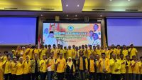 KETUA DPD Partai Golkar NTB, Mohan Roliskana; bersama Ketua BSN Partai Golkar NTB, Baiq Isvie Rupaeda, serta puluhan saksi yang disiapkan saat training of trainer (ToT) untuk 10 pengurus kabupaten/kota di NTB, Selasa (21/11/2023). Foto: ist KETUA DPD Partai Golkar NTB, Mohan Roliskana; bersama Ketua BSN Partai Golkar NTB, Baiq Isvie Rupaeda, serta puluhan saksi yang disiapkan saat training of trainer (ToT) untuk 10 pengurus kabupaten/kota di NTB, Selasa (21/11/2023). Foto: ist