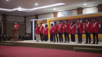 KETUA Umum DPP GMNI, Arjuna Putra Aldino (kiri), saat melantik pengurus GMNI Mataram periode 2023-2025, di aula kantor Wali Kota Mataram, Kamis (23/11/2023). Foto: ist KETUA Umum DPP GMNI, Arjuna Putra Aldino (kiri), saat melantik pengurus GMNI Mataram periode 2023-2025, di aula kantor Wali Kota Mataram, Kamis (23/11/2023). Foto: ist