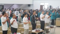 KOMISIONER KPU NTB, Agus Hilman, saat nonton bareng dengan mahasiswa UIN Mataram. Foto: ist KOMISIONER KPU NTB, Agus Hilman, saat nonton bareng dengan mahasiswa UIN Mataram. Foto: ist
