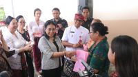 MENTERI PPPA RI, Bintang Puspayoga, saat hadir dan membuka Bimtek Kewirausahaan yang Berperspektif Gender bagi Perempuan Penyintas Kekerasan, di Banjar Dukuh, Desa Dauh Peken, Tabanan, Jumat (3/11/2023). Foto: ist MENTERI PPPA RI, Bintang Puspayoga, saat hadir dan membuka Bimtek Kewirausahaan yang Berperspektif Gender bagi Perempuan Penyintas Kekerasan, di Banjar Dukuh, Desa Dauh Peken, Tabanan, Jumat (3/11/2023). Foto: ist