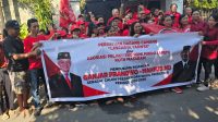 PULUHAN pedagang canang dan Asosiasi Pedagang Mikro (Apem) Kota Mataram saat melakukan aksi Happening Art dihadapan Sekjen PDIP Hasto Kristiyanto dan Ketua DPD PDIP NTB. Foto: ist PULUHAN pedagang canang dan Asosiasi Pedagang Mikro (Apem) Kota Mataram saat melakukan aksi Happening Art dihadapan Sekjen PDIP Hasto Kristiyanto dan Ketua DPD PDIP NTB. Foto: ist