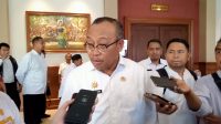 PENJABAT (Pj) Gubernur NTB, Gita Ariadi, saat memberikan keterangan ke wartawan. Foto: ist PENJABAT (Pj) Gubernur NTB, Gita Ariadi, saat memberikan keterangan ke wartawan. Foto: ist