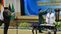 PJ. Gubernur NTB, Lalu Gita Ariadi; mengambil sumpah Wakil Bupati Lobar, Sumiatun, menjadi Bupati Lobar menggantikan Fauzan Khalid, Senin (13/11/2023). Foto: ist PJ. Gubernur NTB, Lalu Gita Ariadi; mengambil sumpah Wakil Bupati Lobar, Sumiatun, menjadi Bupati Lobar menggantikan Fauzan Khalid, Senin (13/11/2023). Foto: ist