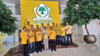 cakada golkar 3 Gde Sumarjaya Linggih (Demer) mendampingi para kader sekaligus kandidat kepala daerah dari Bali yang akan diusung Partai Golkar pada Pilkada 2024, usai pengarahan dari Ketua Umum Airlangga Hartarto di DPP Partai Golkar di Jakarta, Selasa (21/11/2023). Foto: IST