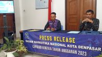 Kepala BNNK Denpasar, Kombes Ketut Adnyana Putera (kanan) saat pelaksanaan press release kinerja BNNK Denpasar 2023, Jumat (22/12/2023). Foto: ist Kepala BNNK Denpasar, Kombes Ketut Adnyana Putera (kanan) saat pelaksanaan press release kinerja BNNK Denpasar 2023, Jumat (22/12/2023). Foto: ist
