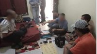 PETUGAS Bidang Pemberantasan BNNP Bali bekerjasama dengan Kanwil Bea Cukai Bali Nusra, menangkap pelaku pengedar pil ekstasi di Bali, berinisial MA (27) asal Patumbak, Deli Serdang, Sumatera Utara, di perumahan di Jimbaran, Kabupaten Badung, Bali. Barang bukti yang disita sebanyak 159 butir pil ekstasi dengan berat netto 55,29 gram. Foto: ist PETUGAS Bidang Pemberantasan BNNP Bali bekerjasama dengan Kanwil Bea Cukai Bali Nusra, menangkap pelaku pengedar pil ekstasi di Bali, berinisial MA (27) asal Patumbak, Deli Serdang, Sumatera Utara, di perumahan di Jimbaran, Kabupaten Badung, Bali. Barang bukti yang disita sebanyak 159 butir pil ekstasi dengan berat netto 55,29 gram. Foto: ist
