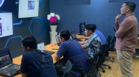 GUNA mencegah penyebaran informasi negatif, hoaks, SARA, dan ujaran kebencian jelang perayaan Natal dan tahun baru 2024 (Nataru) yang bersamaan dengan tahapan kampanye Pemilu 2024, Tim Cyber Patroli Ditreskrimsus Polda Polda Bali melakukan pemantauan dan monitoring media sosial (Medsos). Foto: tra GUNA mencegah penyebaran informasi negatif, hoaks, SARA, dan ujaran kebencian jelang perayaan Natal dan tahun baru 2024 (Nataru) yang bersamaan dengan tahapan kampanye Pemilu 2024, Tim Cyber Patroli Ditreskrimsus Polda Polda Bali melakukan pemantauan dan monitoring media sosial (Medsos). Foto: tra
