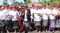 JALAN jembatan di Desa Tua, Kecamatan Marga, yang dulu hancur diterjang air bah, kembali dibangun dan kemudian diresmikan Bupati Tabanan I Komang Gede Sanjaya, Senin (18/12/2023). Foto: ist JALAN jembatan di Desa Tua, Kecamatan Marga, yang dulu hancur diterjang air bah, kembali dibangun dan kemudian diresmikan Bupati Tabanan I Komang Gede Sanjaya, Senin (18/12/2023). Foto: ist