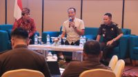 KASUBDIT I Ditreskrimum Polda Bali, AKBP Nyoman Sebudi (tengah) menjelaskan materi sebagai narasumber dalam rapat koordinasi Sentra Gakkumdu yang diselenggarakan Bawaslu Bali, Rabu (13/12/2023). Foto: ist KASUBDIT I Ditreskrimum Polda Bali, AKBP Nyoman Sebudi (tengah) menjelaskan materi sebagai narasumber dalam rapat koordinasi Sentra Gakkumdu yang diselenggarakan Bawaslu Bali, Rabu (13/12/2023). Foto: ist