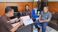 KEJAKSAAN Negeri Klungkung memanggil Ketua LPD Desa Adat Bakas, IMS pada Senin (18/12/2023) untuk diperiksa terkait dugaan tindak pidana korupsi dalam pengelolaan dana LPD. Foto: ist KEJAKSAAN Negeri Klungkung memanggil Ketua LPD Desa Adat Bakas, IMS pada Senin (18/12/2023) untuk diperiksa terkait dugaan tindak pidana korupsi dalam pengelolaan dana LPD. Foto: ist