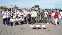 SENIOR Manager Perencanaan PT PLN (Persero) UIP Nusra, Didi, bersama Asisten I Setda Kota Mataram, Lalu Martawang dan Kodim 1606/Mataram saat melakukan penanaman pohon dan bersih Pantai di Pantai Skip, Ampenan Selatan. Foto: ist SENIOR Manager Perencanaan PT PLN (Persero) UIP Nusra, Didi, bersama Asisten I Setda Kota Mataram, Lalu Martawang dan Kodim 1606/Mataram saat melakukan penanaman pohon dan bersih Pantai di Pantai Skip, Ampenan Selatan. Foto: ist