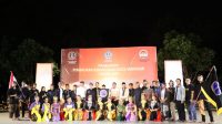 FOTO bersama usia pergelaran bertajuk “Pembauran Kebangsaan 2023” pada Minggu (3/12/2023) malam di kawasan Lapangan Puputan Badung, I Gusti Ngurah Made Agung. Foto: ist FOTO bersama usia pergelaran bertajuk “Pembauran Kebangsaan 2023” pada Minggu (3/12/2023) malam di kawasan Lapangan Puputan Badung, I Gusti Ngurah Made Agung. Foto: ist