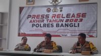 WAKAPOLRES Bangli, Kompol Akbar Samosir, dalam jumpa pers akhir tahun Polres Bangli, Kamis (28/12/2023). Foto: gia WAKAPOLRES Bangli, Kompol Akbar Samosir, dalam jumpa pers akhir tahun Polres Bangli, Kamis (28/12/2023). Foto: gia