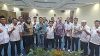 KETUA APKLI NTB, Abdul Majid (tengah) saat bersama para pengurus APKLI setempat. Foto: ist KETUA APKLI NTB, Abdul Majid (tengah) saat bersama para pengurus APKLI setempat. Foto: ist