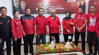 KETUA DPD PDIP NTB, Rachmat Hidayat, bersama Ketua DPC dan jajaran fungsionaris PDIP Kota Mataram saat merayakan HUT ke-51 PDIP dengan tumpengan di DPC PDIP Mataram. Foto: ist KETUA DPD PDIP NTB, Rachmat Hidayat, bersama Ketua DPC dan jajaran fungsionaris PDIP Kota Mataram saat merayakan HUT ke-51 PDIP dengan tumpengan di DPC PDIP Mataram. Foto: ist