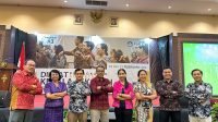 KEPALA Balai Guru Penggerak Provinsi Bali, Dr. I Wayan Surata (nomor 4 dari kiri) usai membuka Diklat Peningkatan Kompetensi Kepala Sekolah, Minggu (18/2/2024). Foto: ist