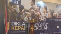 KEPALA Balai Guru Penggerak Provinsi Bali, I Wayan Surata, saat membuka Diklat Peningkatan Kompetensi Kepala Sekolah yang diikuti 450 peserta dari unsur kepala sekolah jenjang PAUD. Foto: ist KEPALA Balai Guru Penggerak Provinsi Bali, I Wayan Surata, saat membuka Diklat Peningkatan Kompetensi Kepala Sekolah yang diikuti 450 peserta dari unsur kepala sekolah jenjang PAUD. Foto: ist