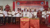 PUNCAK HUT ke-24 Yayasan Pendidikan Harapan Nusantara ditandai dengan pemotongan tumpeng dan kue ulang tahun, Rabu (21/2/2024). Foto: ist