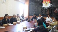 KOMISIONER Bawaslu Badung dan KPU Badung saat rakor pelaksanaan rapat pleno terbuka rekapitulasi penghitungan perolehan suara di tingkat kecamatan Pemilu 2024 yang digelar KPU Badung, Senin (19/2/2024). Foto: ist KOMISIONER Bawaslu Badung dan KPU Badung saat rakor pelaksanaan rapat pleno terbuka rekapitulasi penghitungan perolehan suara di tingkat kecamatan Pemilu 2024 yang digelar KPU Badung, Senin (19/2/2024). Foto: ist