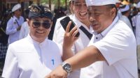KADEK Setiawan (kiri). Kualitas anggota Komisi III DPRD Bali dari Fraksi PDIP, Kadek Setiawan, teruji kembali pada Pemilu 2024. Dengan perolehan 34.931 suara, dia mencatatkan diri sebagai caleg DPRD Bali Dapil Buleleng dengan perolehan suara tertinggi di dapil dan partainya. Foto: ist KADEK Setiawan (kiri). Kualitas anggota Komisi III DPRD Bali dari Fraksi PDIP, Kadek Setiawan, teruji kembali pada Pemilu 2024. Dengan perolehan 34.931 suara, dia mencatatkan diri sebagai caleg DPRD Bali Dapil Buleleng dengan perolehan suara tertinggi di dapil dan partainya. Foto: ist