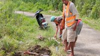 PETUGAS lapangan dan teknisi dari Perumda Air Minum TAB Tabanan akan tetap disiagakan selama libur hari raya Kuningan, Nyepi, maupun selama bulan suci Ramadhan, guna mengantisipasi kemungkinan terjadi gangguan. Foto: ist PETUGAS lapangan dan teknisi dari Perumda Air Minum TAB Tabanan akan tetap disiagakan selama libur hari raya Kuningan, Nyepi, maupun selama bulan suci Ramadhan, guna mengantisipasi kemungkinan terjadi gangguan. Foto: ist