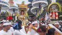 RIBUAN pemedek mengikuti prosesi mapapada agung serangkaian puncak Karya Ngusaba Kedasa Ida Bhatari Katuran Pujawali di Pura Ulun Danu Batur. Foto: ist RIBUAN pemedek mengikuti prosesi mapapada agung serangkaian puncak Karya Ngusaba Kedasa Ida Bhatari Katuran Pujawali di Pura Ulun Danu Batur. Foto: ist