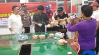 DINAS Pertanian Kabupaten Buleleng kembali melakukan vaksinasi rabies secara masal. Tahun ini, vaksinasi ditarget menyasar 80 ribu populasi anjing yang ada atau sekitar 80 persen. Foto: ist DINAS Pertanian Kabupaten Buleleng kembali melakukan vaksinasi rabies secara masal. Tahun ini, vaksinasi ditarget menyasar 80 ribu populasi anjing yang ada atau sekitar 80 persen. Foto: ist