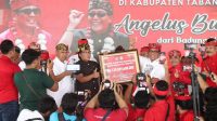 BUPATI Badung, I Nyoman Giri Prasta, ke Tabanan dalam rangka penyerahan dana hibah dan BKK Badung di Kabupaten Tabanan, yang terangkum dalam tajuk Angelus Buana 2024, dari Badung untuk Bali, di Gedung Kesenian I Ketut Marya Tabanan, Senin (29/4/2024). Foto: ist BUPATI Badung, I Nyoman Giri Prasta, ke Tabanan dalam rangka penyerahan dana hibah dan BKK Badung di Kabupaten Tabanan, yang terangkum dalam tajuk Angelus Buana 2024, dari Badung untuk Bali, di Gedung Kesenian I Ketut Marya Tabanan, Senin (29/4/2024). Foto: ist