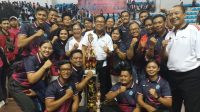 WAKIL Wali Kota Denpasar, I Kadek Agus Arya Wibawa, foto bersama kontingen Dentim yang meraih juara umum PSR dan juara tiga Porjar. Foto: tra WAKIL Wali Kota Denpasar, I Kadek Agus Arya Wibawa, foto bersama kontingen Dentim yang meraih juara umum PSR dan juara tiga Porjar. Foto: tra