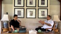 GUS Bota (kanan) saat diwawancarai wartawan POS BALI, Gus Hendra. Foto: ist GUS Bota (kanan) saat diwawancarai wartawan POS BALI, Gus Hendra. Foto: ist